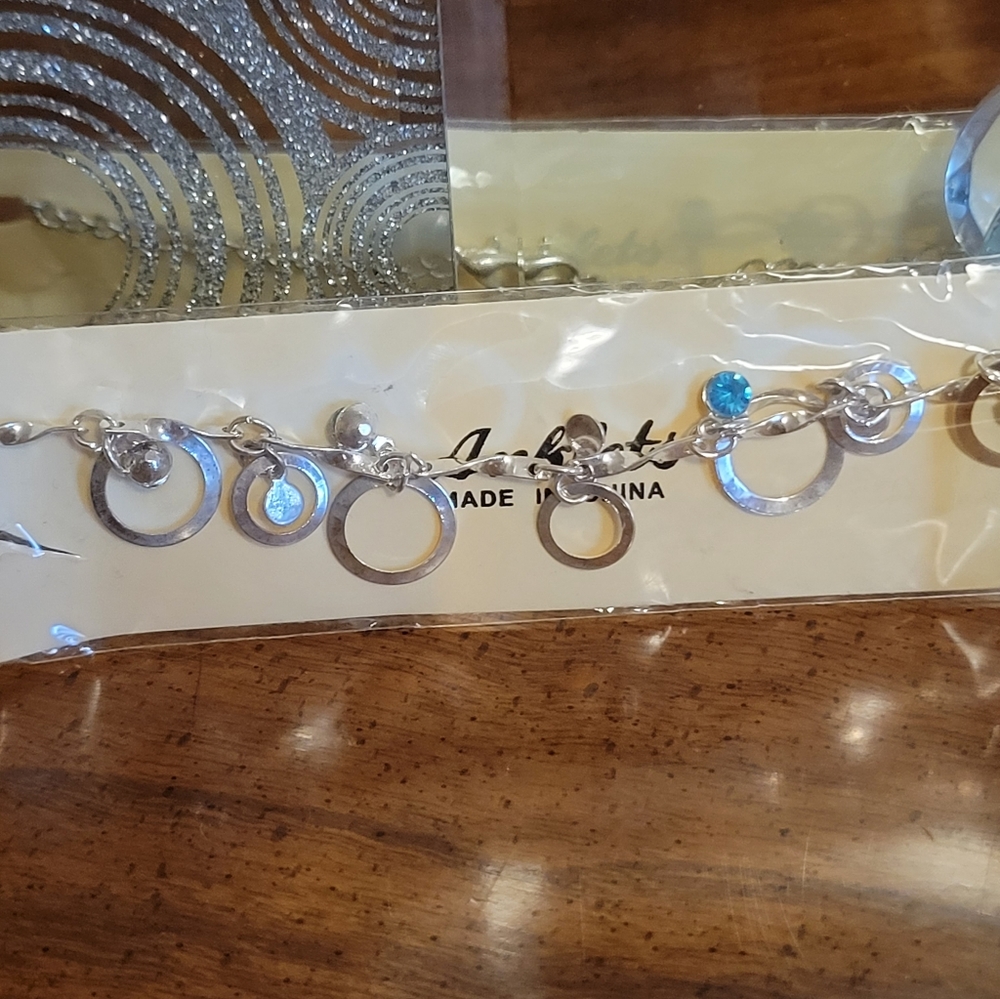 Hoop anklet with blue stones